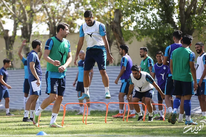 (عکس) پرواز محمدحسین مرادمند! (عکس) پرواز محمدحسین مرادمند!